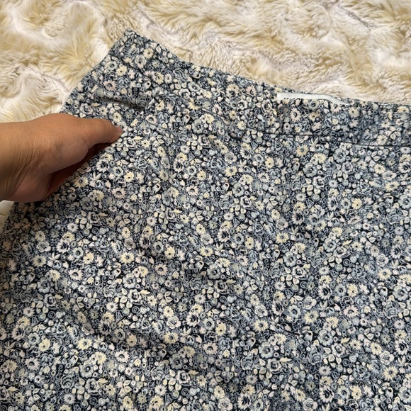 Valerie Stevens Blue and white floral print shorts size 8 #floralshorts - Picture 5 of 11